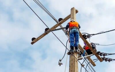 A Day in the Life of a Lineman: Tools, Techniques, and Real-World Insights