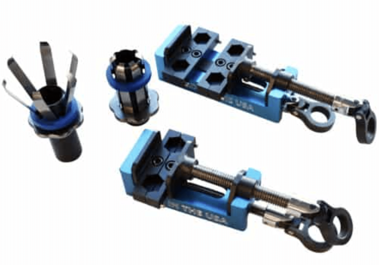 DDIN Tri-Clamp kit with 2-bolt clamp, 4-bolt clamp, hot sockets, and carrying case components for hot jumper connections.